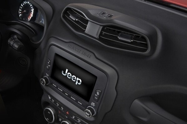2015-jeep-renegade-39-600-001