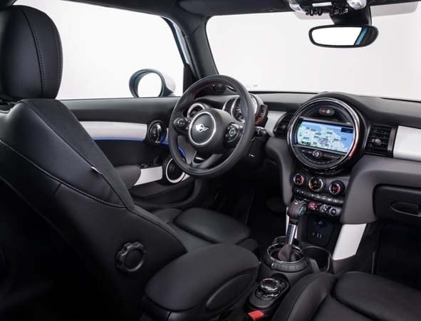 2015-mini-hardtop-4-door-inteirior-front1-600-001-600-001