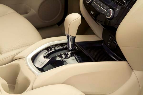 2015-nissan-rogue-12-600-001