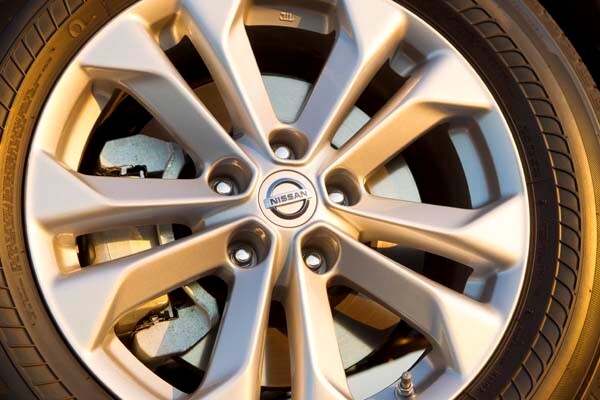 2015-nissan-rogue-4-600-001
