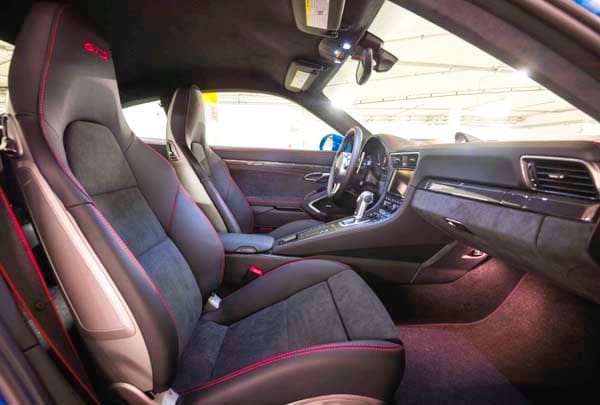 2015-porsche-911-gts-club-coupe-interior-detail-600-001