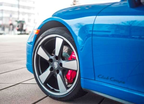 2015-porsche-911-gts-club-coupe-wheel-tire-side-graphic-detail-600-001