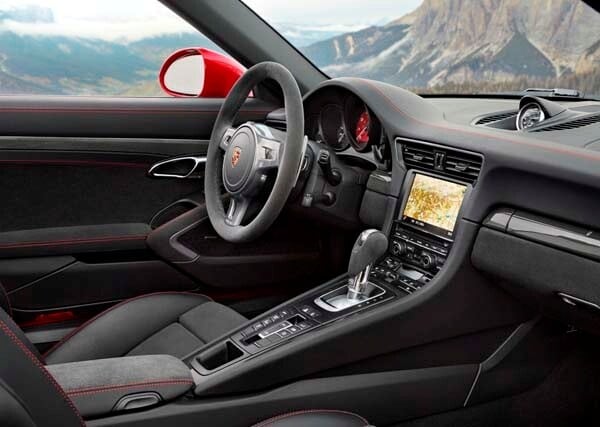 2015-porsche-911-targa-4-gts-interior1-600-001