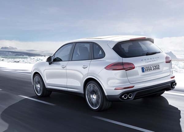 2015-porsche-cayenne-turbo-s-rear-action1-600-001