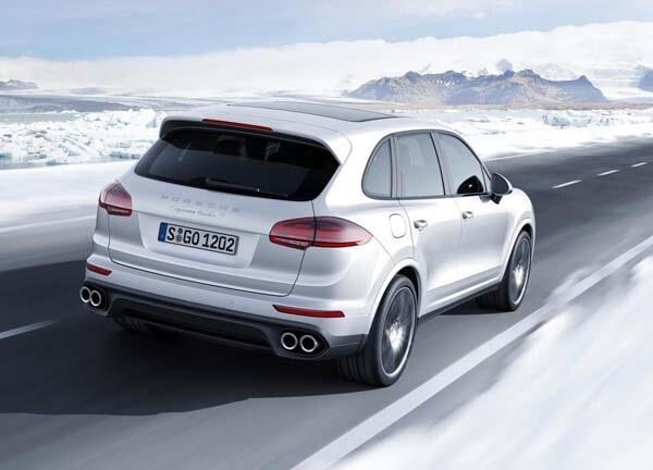 2015-porsche-cayenne-turbo-s-rear-action2-600-001