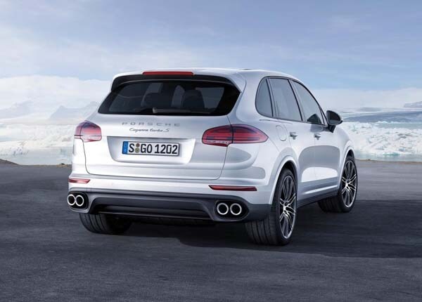 2015-porsche-cayenne-turbo-s-rear-static1-600-001