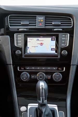 2015-volkswagen-golf-dash-detail3-600-001