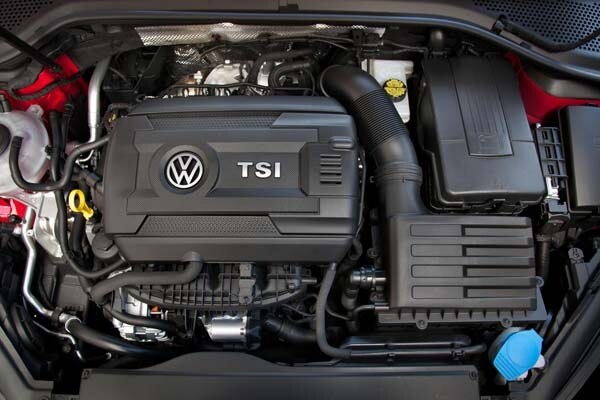 2015-volkswagen-golf-gti-engine-detail-600-001