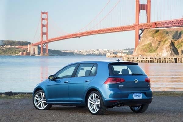 2015-volkswagen-golf-tsi-rear-static1-600-001