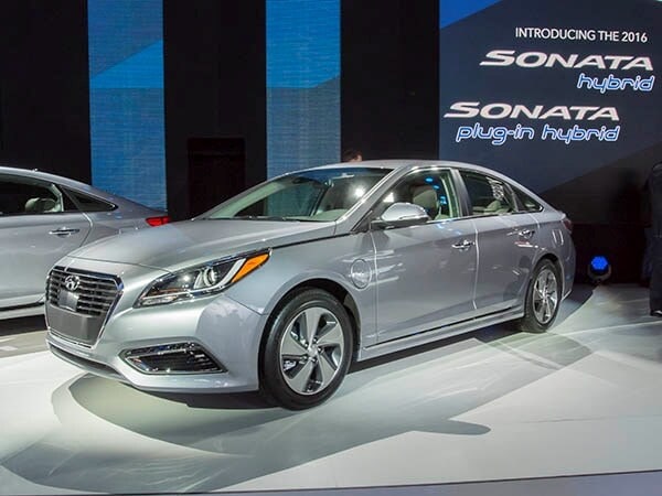 2016-hyundai-sonata-plug-in-hybrid-02-600-001