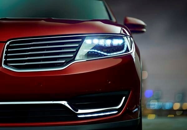 2016-lincoln-mkx-front-quarter-detail1-600-001