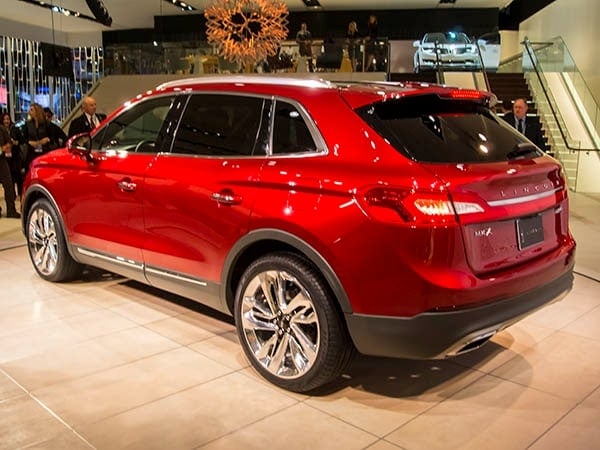 2016-lincoln-mkz-02-600-001