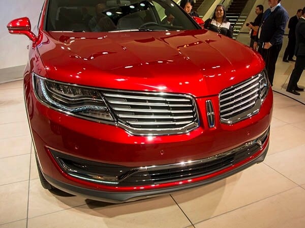 2016-lincoln-mkz-05-600-001