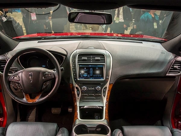 2016-lincoln-mkz-08-600-001