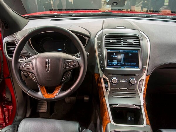 2016-lincoln-mkz-09-600-001