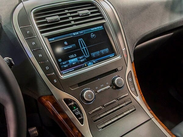2016-lincoln-mkz-12-600-001