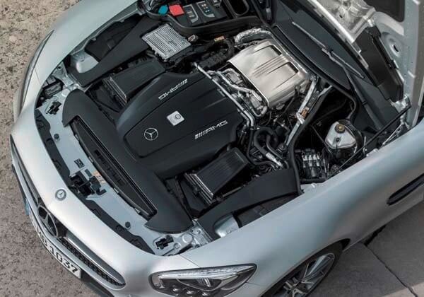 2016-mercedes-amg-gt-engine-bay1-600-001