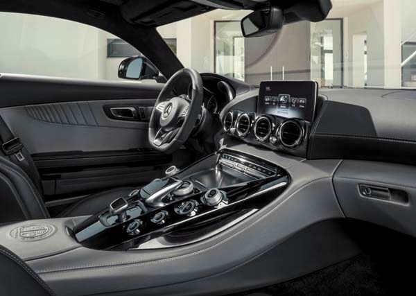 2016-mercedes-amg-gt-interior-center-console-display-600-001