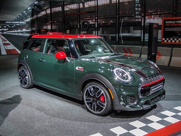 2016-mini-cooper-jcw-01-600-001