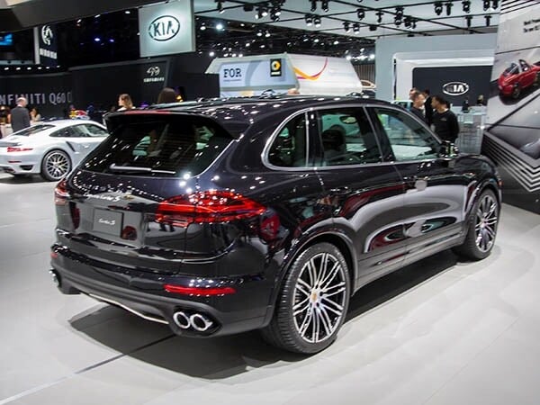 2016-porsche-cayenne-turbo-s-01-600-001