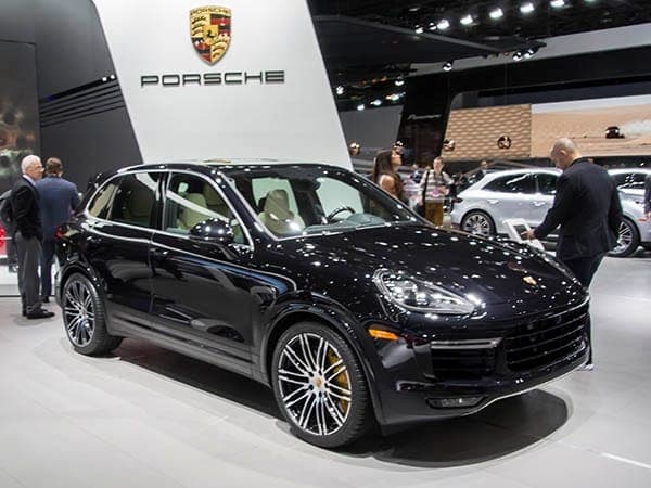 2016-porsche-cayenne-turbo-s-02-600-001