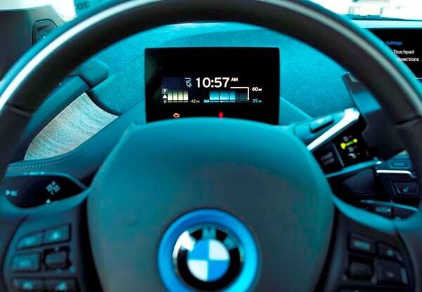 bmw-i3-instrument-display-charging-600-001