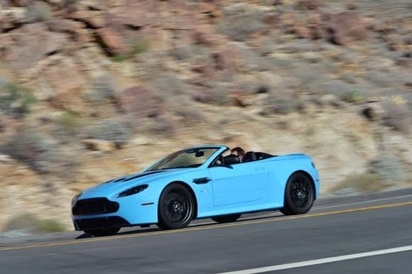 05-am-v12-vantage-s-roadster-blue-600-001