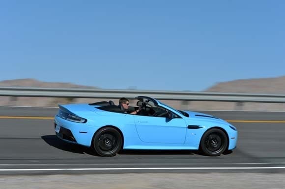 08-am-v12-vantage-s-roadster-blue-600-001
