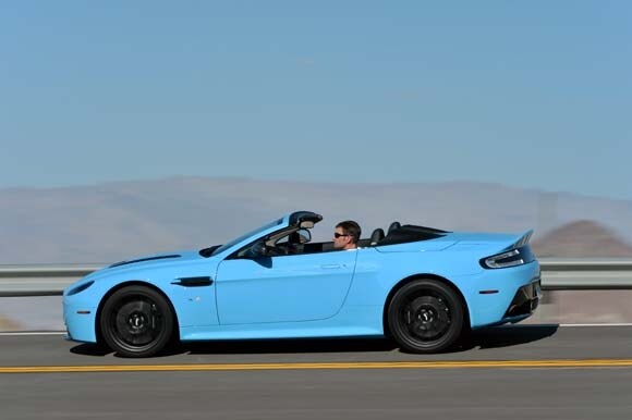 09-am-v12-vantage-s-roadster-blue-600-001