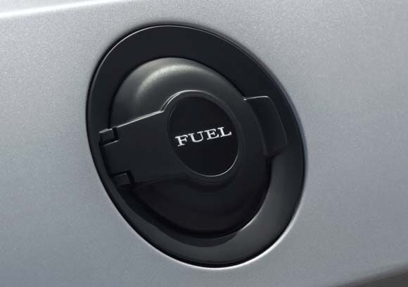 2015-dodge-challenger-shaker-scat-pack-rear-fuel-door-detail1-600-001