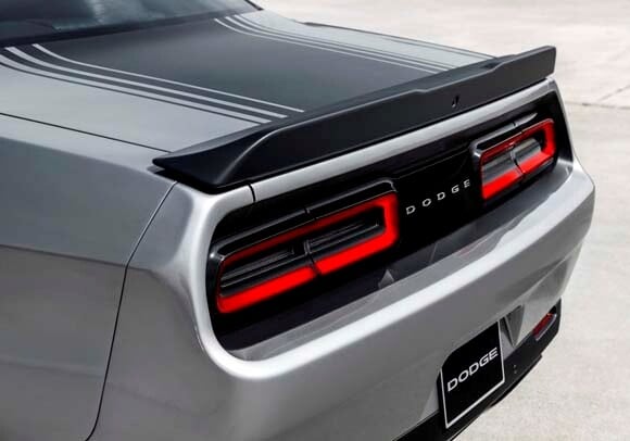 2015-dodge-challenger-shaker-scat-pack-rear-spoiler-detail1-600-001
