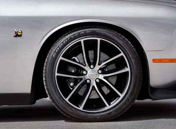 2015-dodge-challenger-shaker-scat-pack-rear-wheel-tirel1-600-001