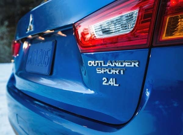 2015-mitsubishi-outlander-sport-gt-2.4-badge-detail1-600-001