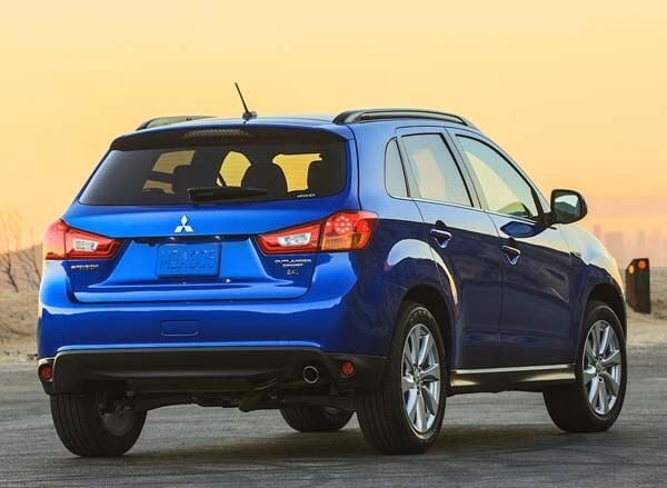 2015-mitsubishi-outlander-sport-gt-2.4-rear-static2-600-001