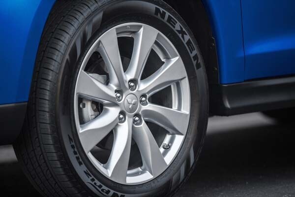 2015-mitsubishi-outlander-sport-gt-2.4-wheel-tire-detail1-600-001