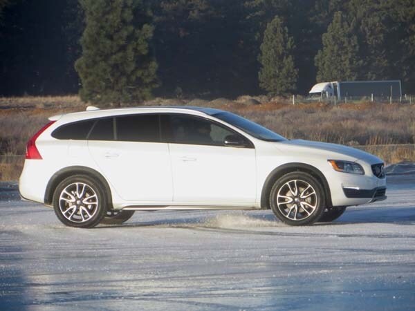 2015-volvo-v60-cross-country-2-600-001