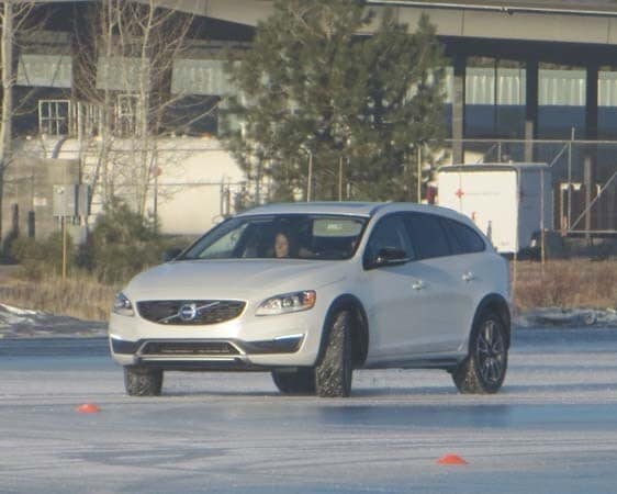 2015-volvo-v60-cross-country-3-600-001