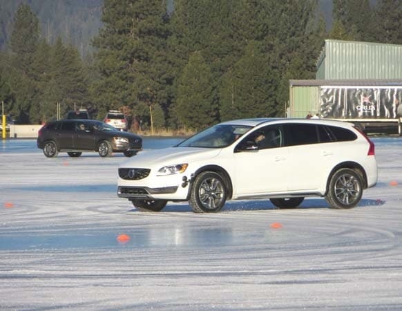 2015-volvo-v60-cross-country-8-600-001