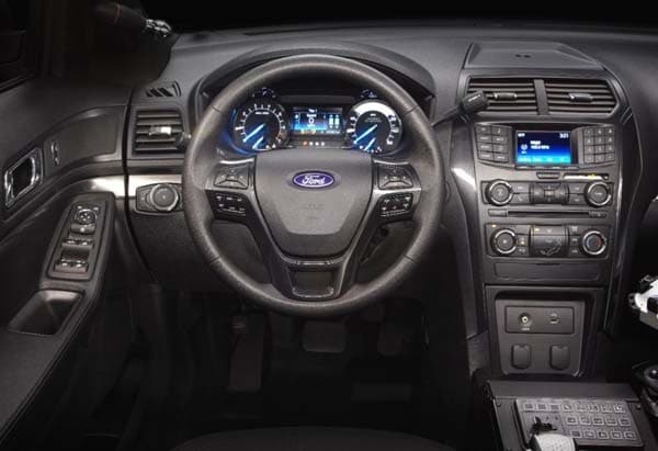 2016-ford-police-interceptor-utility-dash-detail1-600-001