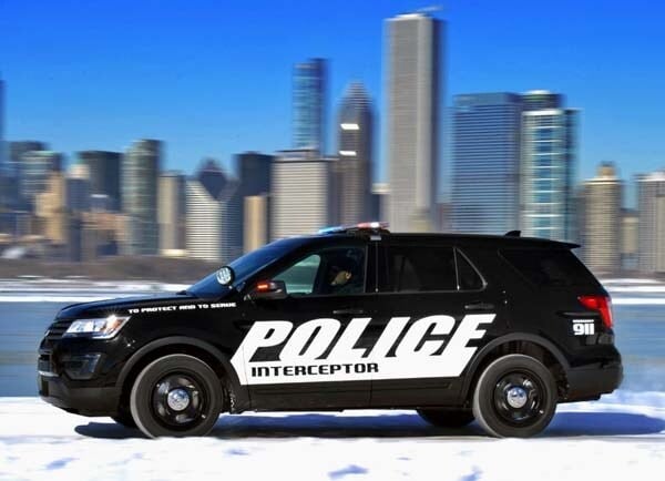 2016-ford-police-interceptor-utility-pan-action1-600-001