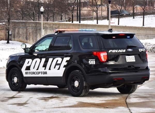 2016-ford-police-interceptor-utility-rear-static2-600-001
