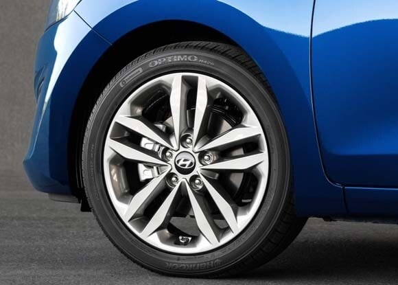 2016-hyundai-elantra-gt-front-wheel-detail1-600-001