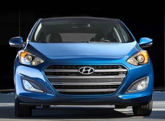 2016-hyundai-elantra-gt-head-on-static1-600-001
