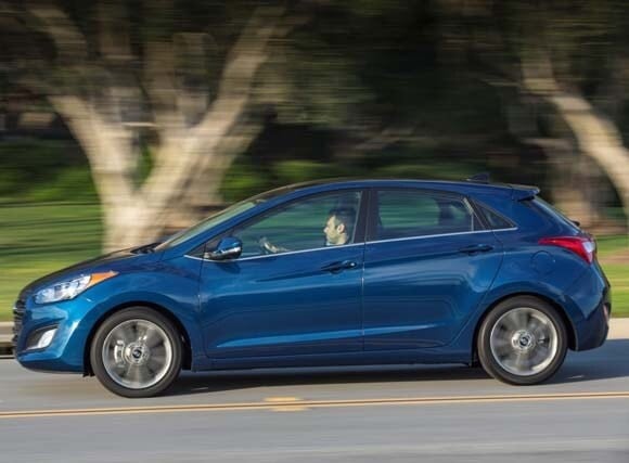 2016-hyundai-elantra-gt-pan-action1-600-001