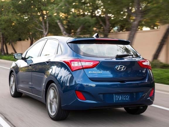 2016-hyundai-elantra-gt-rear-action1-600-001