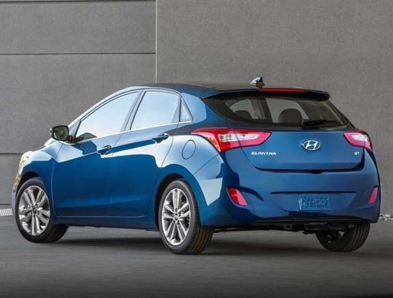 2016-hyundai-elantra-gt-rear-static1-600-001