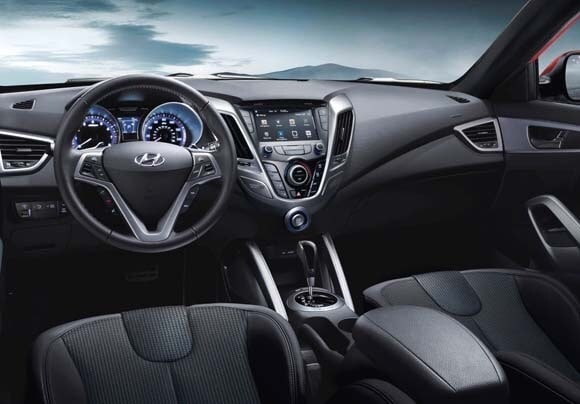 2016-hyundai-veloster-interior-front1-600-001