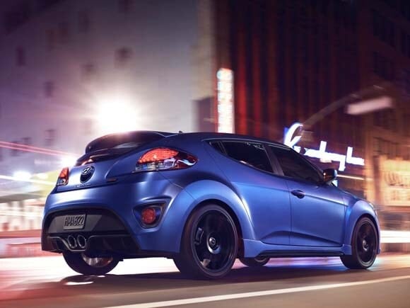2016-hyundai-veloster-rally-edition-rear-action1-600-001