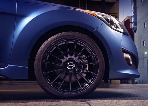 2016-hyundai-veloster-rally-edition-wheel-tire-detail1-600-001