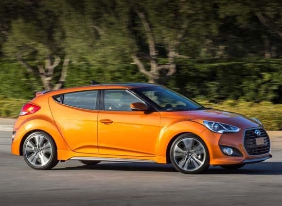 2016-hyundai-veloster-turbo-front-side-action2-600-001